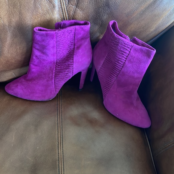 A beautiful sexy high heels Kenneth Cole boot, The color is fuchsia . - Picture 2 of 5